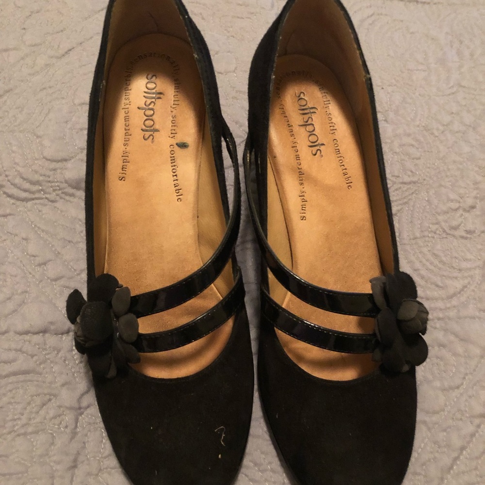 Black velvet shoes